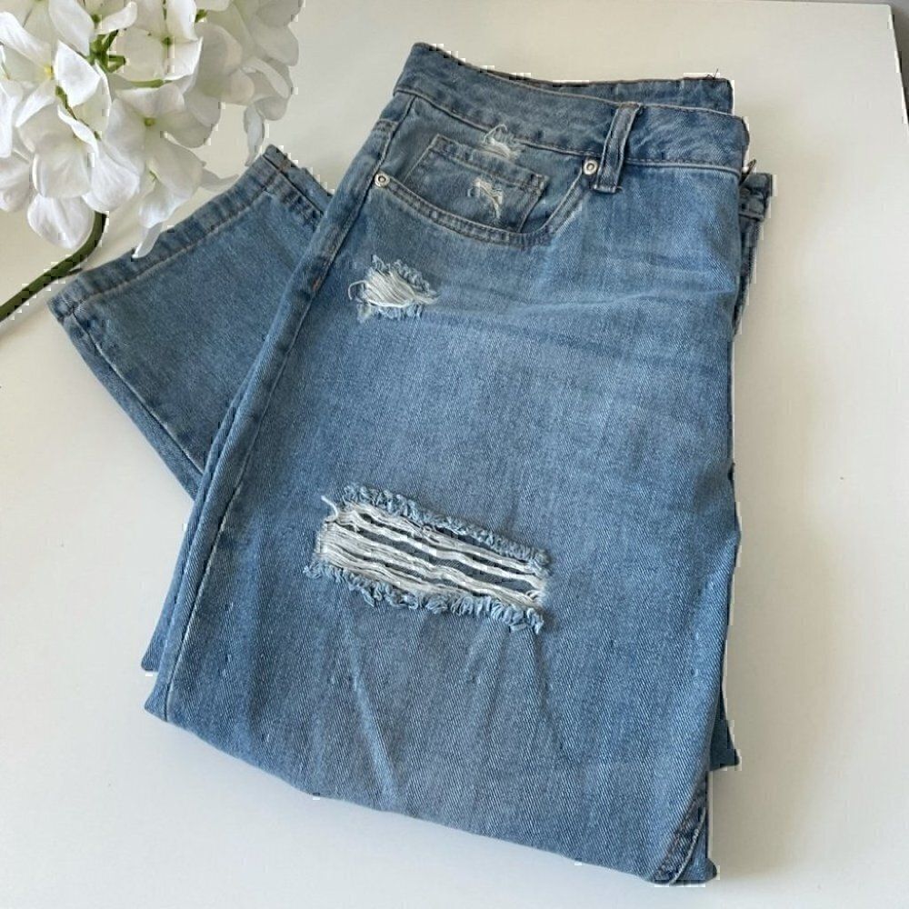 High- Rise Distressed Mom Jeans - Picture 4 of 13